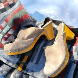 AMERICAN EAGLE Tan Suede High Heel Clog with studs sz 8